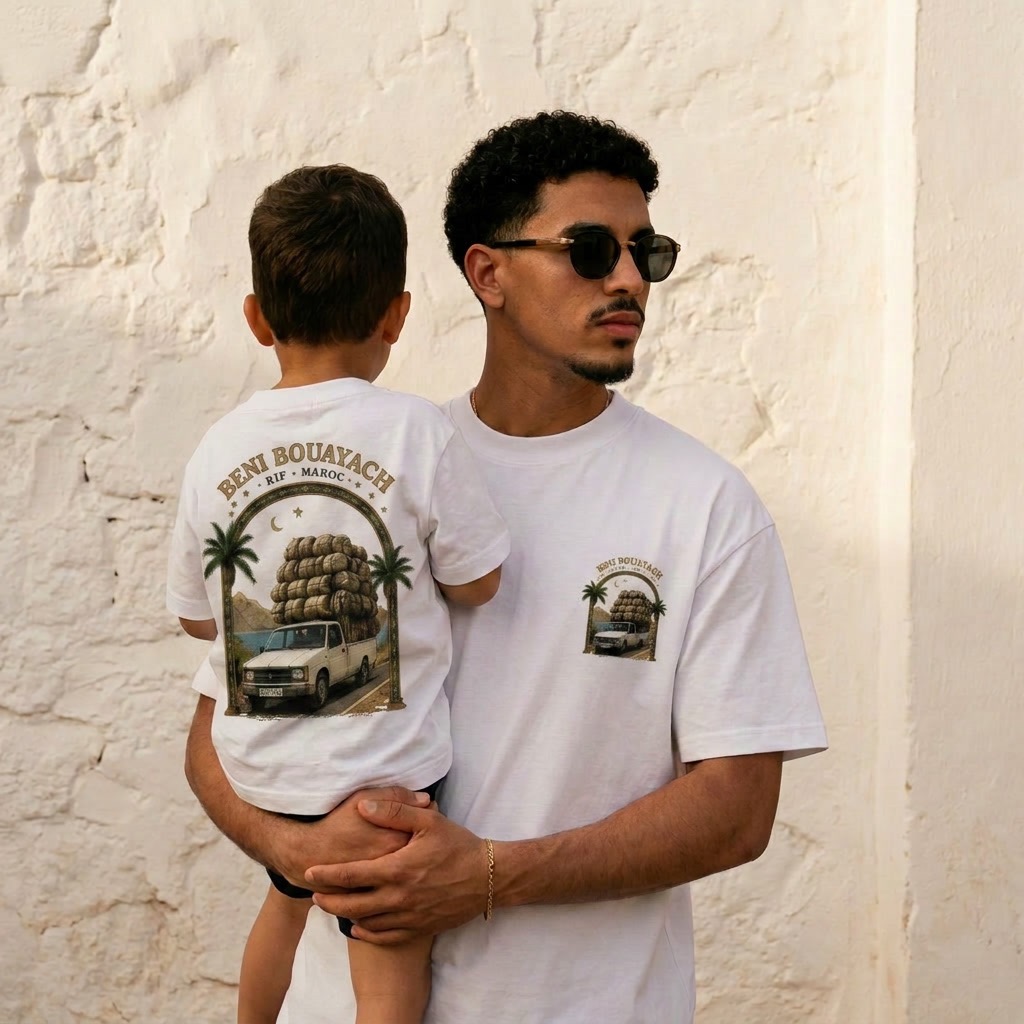 Vader en kind in matchende witte RMRSE shirts met Beni Bouayach Rif Maroc print